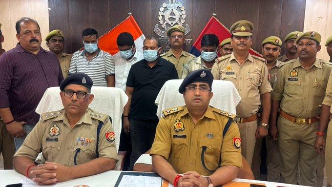 तीन गाड़ियां बदलकर बच रहे थे अपहरणकर्ता, सर्विलांस टीम ने 12 घंटे में दबोचा बखिरा पुलिस ने अपहृत विशाल कुमार को सकुशल बरामद कर चार आरोपियों को किया गिरफ्तार, अर्टिगा कार, 42,620 रुपये और पांच मोबाइल बरामद