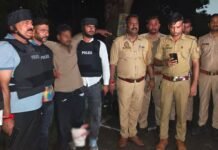 चोरी के आरोपी को मुठभेड़ में लगी गोली, पुलिस ने किया गिरफ्तार पिपराइच में चेकिंग के दौरान पुलिस पर फायरिंग का आरोप, जवाबी कार्रवाई में पैर में लगी गोली; तीन चोरी के मुकदमों में था वांछित