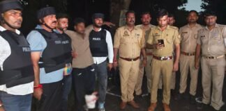 चोरी के आरोपी को मुठभेड़ में लगी गोली, पुलिस ने किया गिरफ्तार पिपराइच में चेकिंग के दौरान पुलिस पर फायरिंग का आरोप, जवाबी कार्रवाई में पैर में लगी गोली; तीन चोरी के मुकदमों में था वांछित