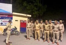 रात में सड़कों पर उतरे एसपी सिटी, पिकेट और गश्त व्यवस्था परखी संदिग्धों और संवेदनशील इलाकों पर पैनी नजर रखने के निर्देश, लापरवाही पर तय होगी जिम्मेदारी