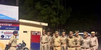 रात में सड़कों पर उतरे एसपी सिटी, पिकेट और गश्त व्यवस्था परखी संदिग्धों और संवेदनशील इलाकों पर पैनी नजर रखने के निर्देश, लापरवाही पर तय होगी जिम्मेदारी