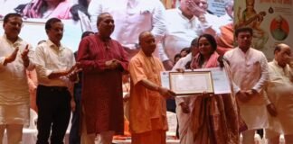 81 शिक्षकों का सम्मान, सीएम योगी ने बांटी उपलब्धि की पहचान राज्य और मुख्यमंत्री अध्यापक पुरस्कार से चयनित शिक्षकों को प्रशस्ति पत्र व स्मृति चिह्न प्रदान