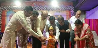 पुलिस लाइन में गूंजा ‘जय कन्हैया लाल की’, परिवार संग अधिकारियों ने मनाई जन्माष्टमी राधा-कृष्ण मंदिर में विधि-विधान से हुआ पूजन, मध्यरात्रि में जन्मोत्सव के साथ गूंजे जयकारे; सांस्कृतिक प्रस्तुतियों ने बांधा समां