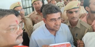 सवर्ण आर्मी ने आर्थिक आधार पर आरक्षण की मांग उठाई डीएम कार्यालय पहुंचकर सौंपा ज्ञापन, जातिगत आरक्षण समाप्त करने समेत चार मांगें रखीं