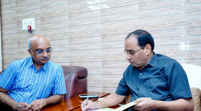 प्रो. केपी सिंह ने डीडीयू विश्वविद्यालय के कुलपति का कार्यभार संभाला शैक्षणिक उत्कृष्टता, शोध-नवाचार और रोजगारपरक शिक्षा को देंगे प्राथमिकता