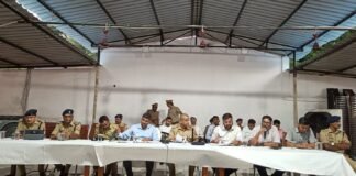 गणेश चतुर्थी पर सुरक्षा-यातायात व्यवस्था रहेगी चाक-चौबंद डीएम-एसएसपी ने पीस कमेटी से जानी समस्याएं, शहर में 160 और ग्रामीण क्षेत्र में 132 स्थानों पर स्थापित होंगी प्रतिमाएं
