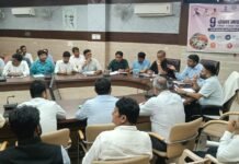 सीएम डैशबोर्ड की समीक्षा में डीएम ने कसी अफसरों की लगाम 10 करोड़ से अधिक की परियोजनाओं में तेजी के निर्देश, गुणवत्ता से समझौता होने पर तय होगी जिम्मेदारी