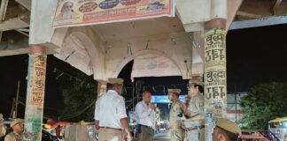 पादरी बाजार में एसएसपी डॉ. कौस्तुभ ने परखी यातायात व्यवस्था सुगम और सुरक्षित आवागमन के लिए अधिकारियों को दिए आवश्यक दिशा-निर्देश
