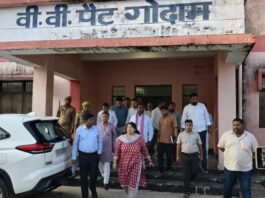 राजनीतिक दलों के प्रतिनिधियों के साथ डीएम ने किया ईवीएम-वीवीपैट वेयर हाउस का निरीक्षण 17 सितंबर से शुरू होगी ईवीएम की एफएलसी, पारदर्शिता और सुरक्षा व्यवस्था पर दिया जोर