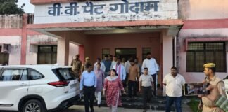 राजनीतिक दलों के प्रतिनिधियों के साथ डीएम ने किया ईवीएम-वीवीपैट वेयर हाउस का निरीक्षण 17 सितंबर से शुरू होगी ईवीएम की एफएलसी, पारदर्शिता और सुरक्षा व्यवस्था पर दिया जोर