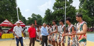 गोरखपुर, वाराणसी और मेरठ मंडल की टीमों का रहा दबदबा प्रदेशीय माध्यमिक विद्यालयी बास्केटबॉल प्रतियोगिता के दूसरे दिन रोमांचक मुकाबले, चयनकर्ताओं ने परखी खिलाड़ियों की प्रतिभा
