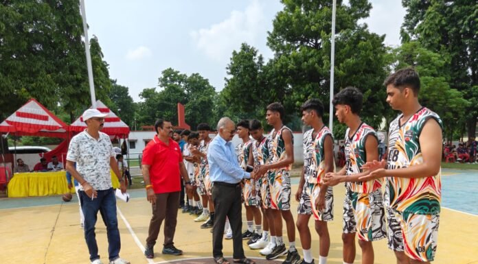 गोरखपुर, वाराणसी और मेरठ मंडल की टीमों का रहा दबदबा प्रदेशीय माध्यमिक विद्यालयी बास्केटबॉल प्रतियोगिता के दूसरे दिन रोमांचक मुकाबले, चयनकर्ताओं ने परखी खिलाड़ियों की प्रतिभा