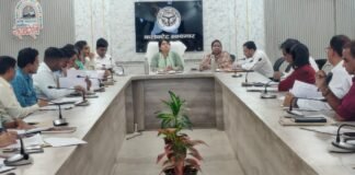 बाढ़ प्रभावित किसानों को समय से राहत देने के निर्देश डीएम ने आपदा प्रबंधन प्राधिकरण की बैठक में की राहत-बचाव कार्यों की समीक्षा, फसल क्षति की रिपोर्ट दो दिन में मांगी