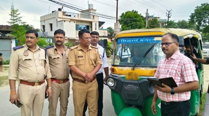 स्कूली बच्चों को ढो रहे टेम्पो पर कार्रवाई, कई वाहन सीज बिना फिटनेस के चल रहे वाहनों पर बस्ती पुलिस का शिकंजा, बच्चों की सुरक्षा से समझौता नहीं