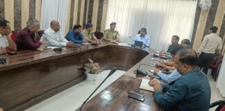 बिना रॉयल्टी बालू परिवहन पर डीएम की सख्ती, ओवरलोड वाहनों पर होगी कार्रवाई वैध पट्टे की आड़ में अवैध परिवहन पर कसेगा शिकंजा, मिर्जापुर-सोनभद्र से आने वाले वाहनों की होगी जांच