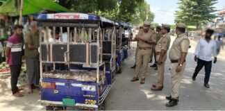 नाबालिग ई-रिक्शा चालकों पर पुलिस का शिकंजा, 91 वाहन सीज 215 ई-रिक्शा का चालान, क्षमता से अधिक सवारी और अवैध पार्किंग पर भी कार्रवाई