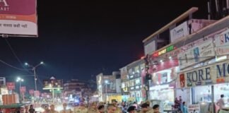 गणेश पूजा को लेकर पुलिस ने संभाला मोर्चा, पैदल गश्त कर परखी सुरक्षा डीआईजी एस. चनप्पा और एसएसपी डॉ. कौस्तुभ ने नगर क्षेत्र का किया भ्रमण, दिए आवश्यक निर्देश