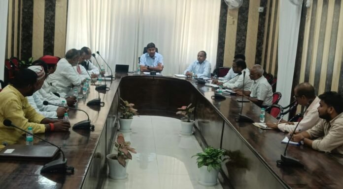 ईवीएम वेयरहाउस की सीसीटीवी से निगरानी, अंदर मोबाइल ले जाने पर रोक डीएम दीपक मीणा ने राजनीतिक दलों के प्रतिनिधियों के साथ की बैठक, हर बृहस्पतिवार होगी समीक्षा