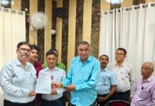 राजस्व लिपिक से मारपीट के आरोप पर भड़का कर्मचारी संघ एडीएम प्रशासन को सौंपा ज्ञापन, दो दिन में कार्रवाई नहीं होने पर कार्य बहिष्कार की चेतावनी