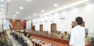 सांकेतिक भाषा सीखेगी गोरखपुर पुलिस, संवाद होगा आसान पुलिस लाइन में एक दिवसीय कार्यशाला, विशेषज्ञों ने पुलिसकर्मियों को दिया व्यावहारिक प्रशिक्षण