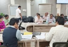 ऋण योजनाओं के लंबित मामलों का प्राथमिकता से करें निस्तारण : डीएम बैंकों को पात्र लाभार्थियों तक समय से ऋण पहुंचाने के निर्देश, केसीसी और स्वरोजगार योजनाओं की समीक्षा