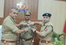 निरीक्षक चंद्रभूषण प्रजापति को मिला सराहनीय सेवा सम्मान चिन्ह एसएसपी और एसपी उत्तरी ने प्रशस्ति पत्र देकर किया सम्मानित, कर्तव्यनिष्ठा और सेवाओं की सराहना