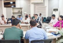 गोवंश संरक्षण में लापरवाही बर्दाश्त नहीं, व्यवस्थाएं दुरुस्त रखें : डीएम गो-आश्रय स्थलों में हरे चारे की पर्याप्त व्यवस्था के निर्देश, निर्माणाधीन केंद्रों को जल्द पूरा कराने पर जोर