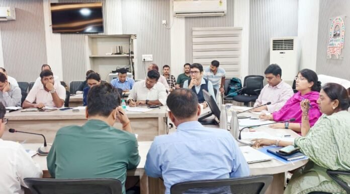 गोवंश संरक्षण में लापरवाही बर्दाश्त नहीं, व्यवस्थाएं दुरुस्त रखें : डीएम गो-आश्रय स्थलों में हरे चारे की पर्याप्त व्यवस्था के निर्देश, निर्माणाधीन केंद्रों को जल्द पूरा कराने पर जोर