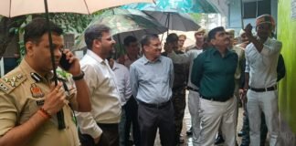 तीन दिन की बारिश में नाला सफाई व्यवस्था परखी, मंडलायुक्त ने लिया जायजा सुमेर सागर से इलाहीबाग होते हुए रोहिन नदी तक जाने वाले नाले का किया निरीक्षण, मोहल्लेवासियों से लिया फीडबैक