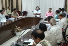 मतपेटियों से मतगणना तक तैयारी रखें दुरुस्त : डीएम शिक्षक निर्वाचन को लेकर नोडल अधिकारियों संग बैठक, छोटी से छोटी कमी तत्काल दूर करने के निर्देश