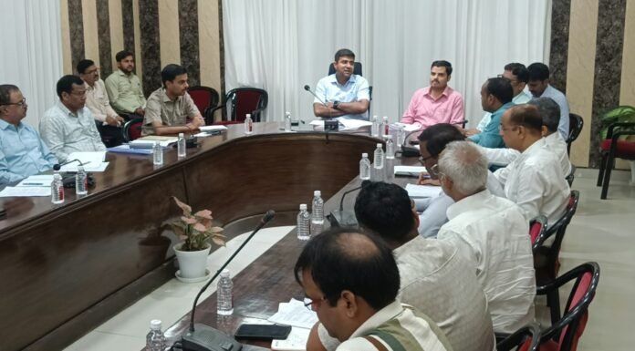मतपेटियों से मतगणना तक तैयारी रखें दुरुस्त : डीएम शिक्षक निर्वाचन को लेकर नोडल अधिकारियों संग बैठक, छोटी से छोटी कमी तत्काल दूर करने के निर्देश