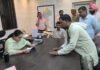 बारिश से बर्बाद फसलों का सर्वे करा मुआवजा देने की मांग जिला पंचायत सदस्य ने डीएम को सौंपा पत्र, रबी फसल तक कृषि ऋण की वसूली ब्याज रहित स्थगित करने की उठाई मांग