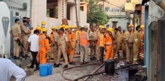 तारपीन तेल के गोदाम में भीषण आग, दूर तक दिखीं लपटें मोहनलालपुर में मची अफरा-तफरी, कई दमकल गाड़ियां आग बुझाने में जुटीं; आसपास के इलाके में बढ़ाई सतर्कता