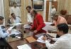 फरियादियों के सामने ही अफसरों को लगाया फोन, बोले- शिकायत का सिर्फ कागजी निस्तारण नहीं डीएम दीपक मीणा ने सुनीं जनसमस्याएं, स्थलीय जांच वाले मामलों में मौके पर जाकर कार्रवाई के निर्देश
