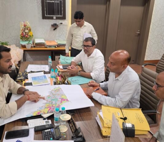 गीडा में प्रदूषण पर सख्ती, औद्योगिक इकाइयों के नालों से लिए जाएंगे पानी के नमूने सीईओ विशाल कुमार ने प्रदूषण नियंत्रण बोर्ड को जांच के निर्देश, मानकों का उल्लंघन करने वाली इकाइयों पर होगी कार्रवाई