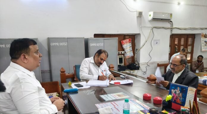 शिक्षक निर्वाचन : पहले दिन 13 दावेदारों ने लिए 31 सेट नामांकन पत्र मंडलायुक्त न्यायालय में शुरू हुई नामांकन प्रक्रिया, गेट से नामांकन कक्ष तक कड़ी रही सुरक्षा