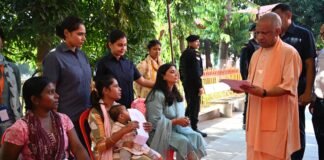 शिकायतों के निस्तारण में लापरवाही पर तय होगी जवाबदेही : योगी जनता दर्शन में करीब 150 लोगों की सुनीं समस्याएं, अवैध कब्जे के मामलों में कानूनी कार्रवाई के निर्देश