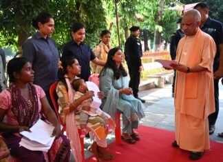 शिकायतों के निस्तारण में लापरवाही पर तय होगी जवाबदेही : योगी जनता दर्शन में करीब 150 लोगों की सुनीं समस्याएं, अवैध कब्जे के मामलों में कानूनी कार्रवाई के निर्देश