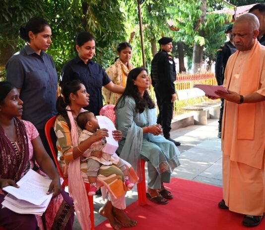 शिकायतों के निस्तारण में लापरवाही पर तय होगी जवाबदेही : योगी जनता दर्शन में करीब 150 लोगों की सुनीं समस्याएं, अवैध कब्जे के मामलों में कानूनी कार्रवाई के निर्देश