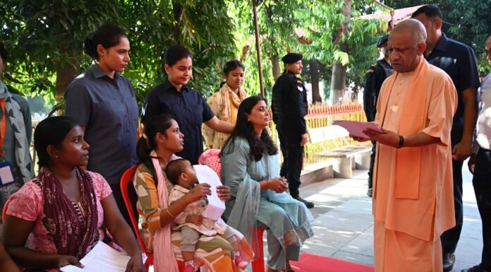 शिकायतों के निस्तारण में लापरवाही पर तय होगी जवाबदेही : योगी जनता दर्शन में करीब 150 लोगों की सुनीं समस्याएं, अवैध कब्जे के मामलों में कानूनी कार्रवाई के निर्देश