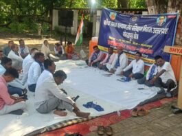 10 सूत्रीय मांगों को लेकर रोडवेज कर्मचारियों ने दिया धरना क्षेत्रीय प्रबंधक कार्यालय पर जुटे विभिन्न डिपो के कर्मचारी, एमडी को संबोधित ज्ञापन सौंपा
