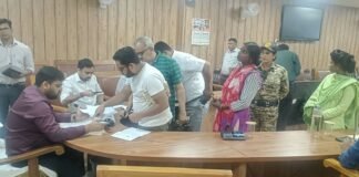 टैक्स से लेकर जलनिकासी तक की शिकायतें लेकर पहुंचे लोग ‘संभव’ जनसुनवाई में नगर आयुक्त अजय जैन ने सुनीं फरियादें, मौके पर संभव मामलों का कराया निस्तारण
