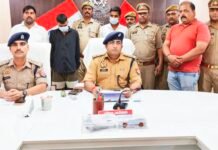 जान से मारने की नीयत से फायरिंग करने वाले दो आरोपी गिरफ्तार अवैध पिस्टल, कारतूस, बाइक और मोबाइल बरामद, वर्चस्व को लेकर हुआ था विवाद