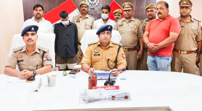 जान से मारने की नीयत से फायरिंग करने वाले दो आरोपी गिरफ्तार अवैध पिस्टल, कारतूस, बाइक और मोबाइल बरामद, वर्चस्व को लेकर हुआ था विवाद