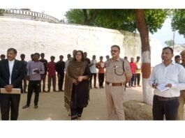 जिला कारागार में बंदियों के विधिक अधिकारों की दी जानकारी सचिव जिला विधिक सेवा प्राधिकरण ने जेल का निरीक्षण कर बैरक और लीगल एड क्लीनिक की व्यवस्थाएं देखीं