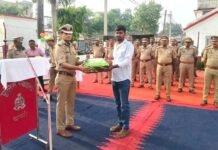 गांधी-शास्त्री जयंती पर पुलिस लाइन में एकता-अखंडता की शपथ उत्कृष्ट सेवा के लिए दो मुख्य आरक्षियों को मिला गृह मंत्रालय का पदक, नौ अनुचर भी सम्मानित