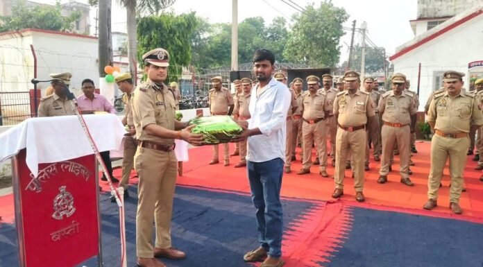 गांधी-शास्त्री जयंती पर पुलिस लाइन में एकता-अखंडता की शपथ उत्कृष्ट सेवा के लिए दो मुख्य आरक्षियों को मिला गृह मंत्रालय का पदक, नौ अनुचर भी सम्मानित