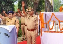 पुलिस लाइन में गांधी-शास्त्री जयंती पर एकता और सद्भाव का संदेश एसपी संदीप कुमार मीना ने दिलाई सत्य-अहिंसा की शपथ, जाति-भेदभाव और कुरीतियों को त्यागने का किया आह्वान