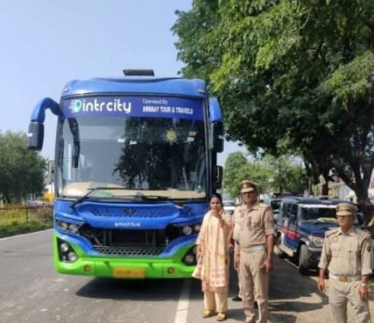महिला सुरक्षा और सड़क सुरक्षा को लेकर चला संयुक्त अभियान एआरटीओ प्रियंबदा सिंह व यातायात पुलिस की टीम ने की सघन चेकिंग, नियम तोड़ने वालों पर कार्रवाई