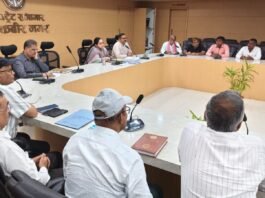 ईवीएम-वीवीपैट की एफएलसी 12 अक्टूबर से डीएम ने राजनीतिक दलों के प्रतिनिधियों के साथ की बैठक, रोज सुबह नौ से शाम सात बजे तक होगी जांच